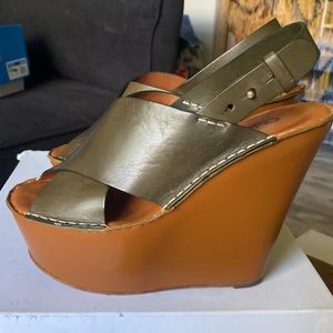 Like new! Chloe platform 7
